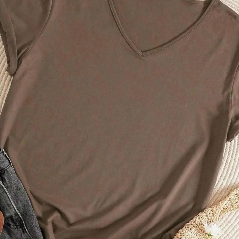 POL V-Neck Women's Tee - Picture 4 of 4